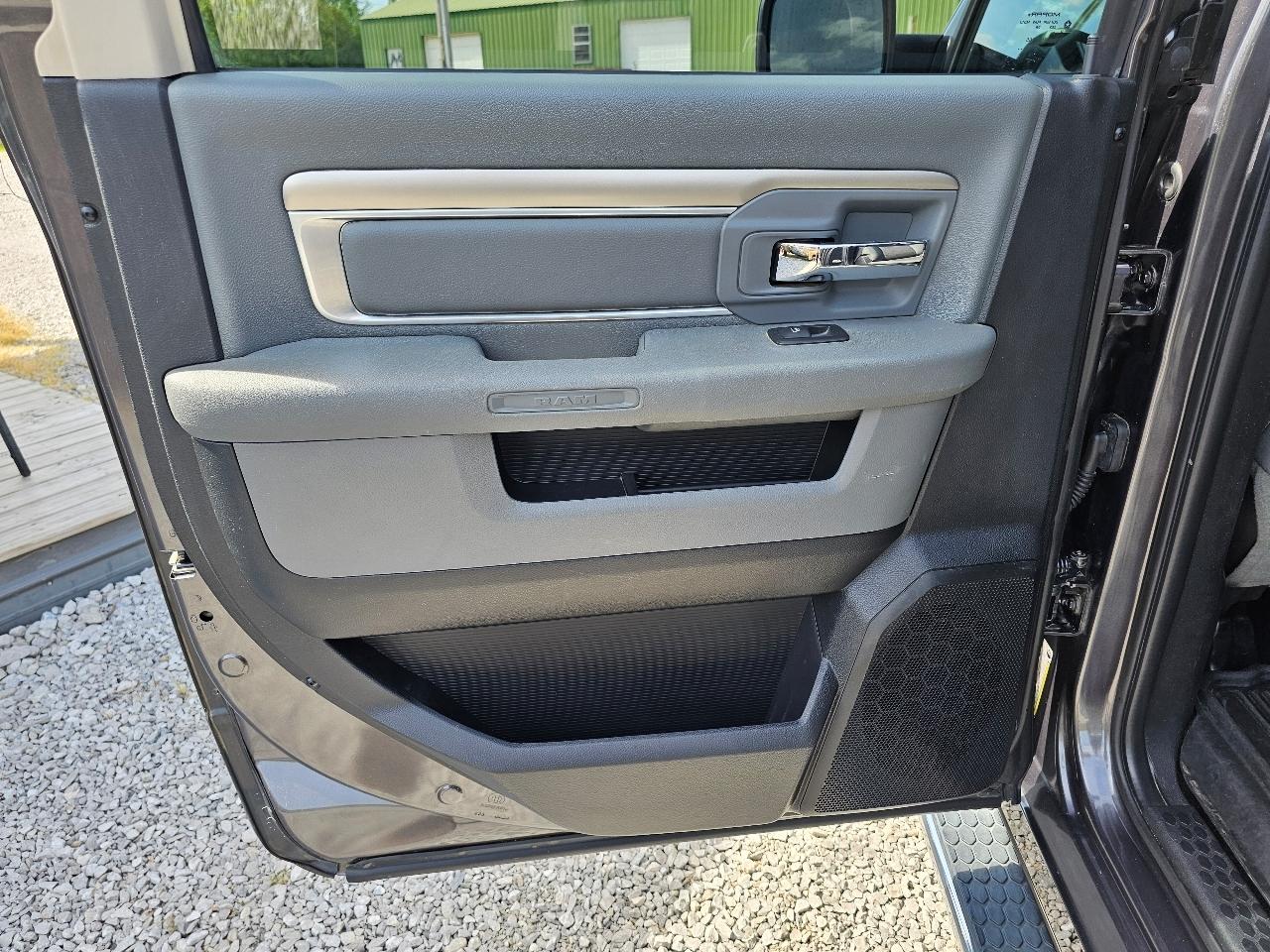 RAM 1500 Big Horn Crew Cab 4WD 2016