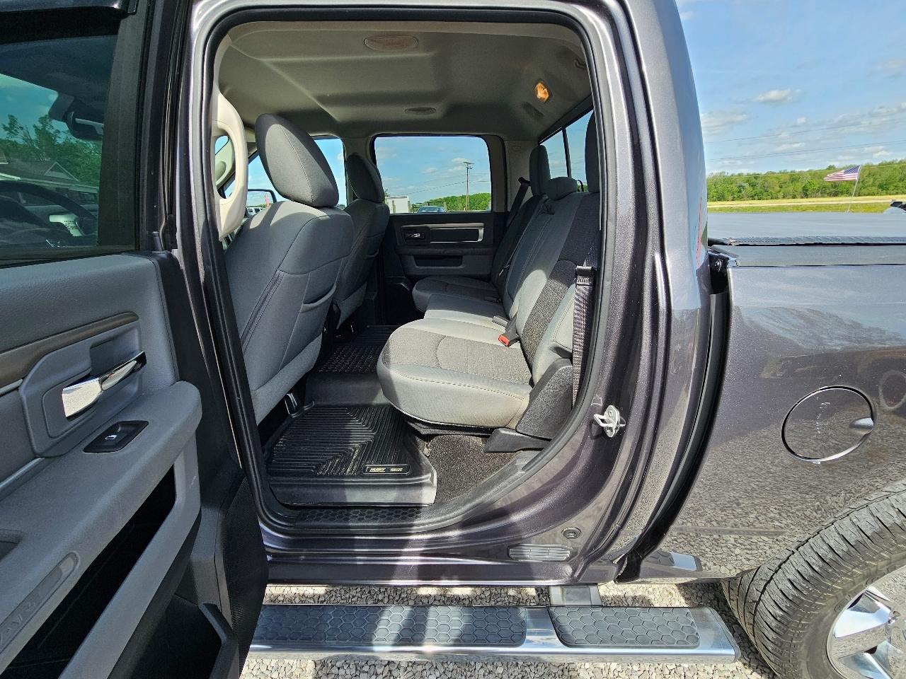 RAM 1500 Big Horn Crew Cab 4WD 2016