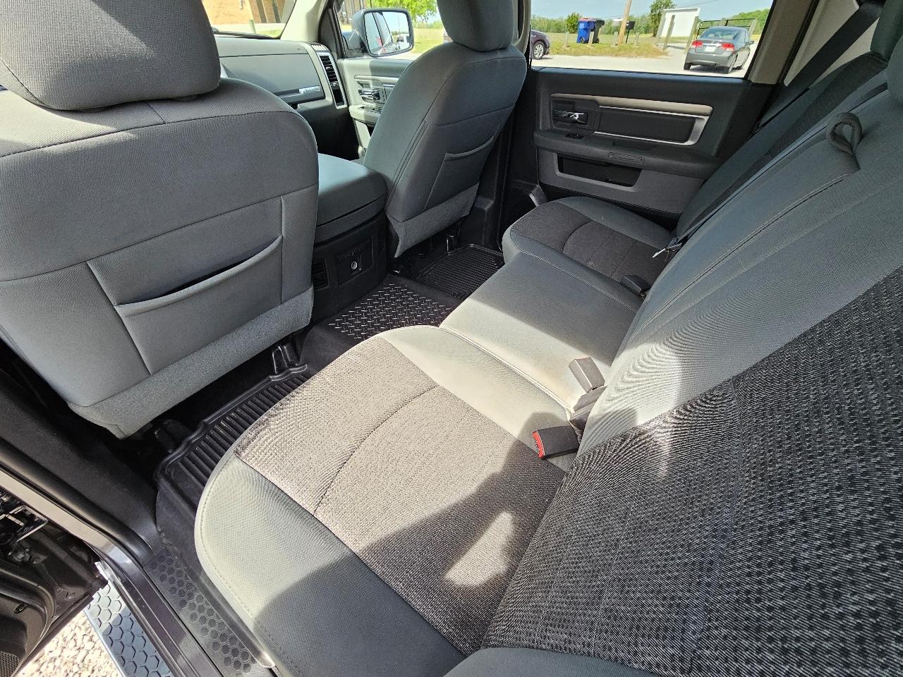 RAM 1500 Big Horn Crew Cab 4WD 2016