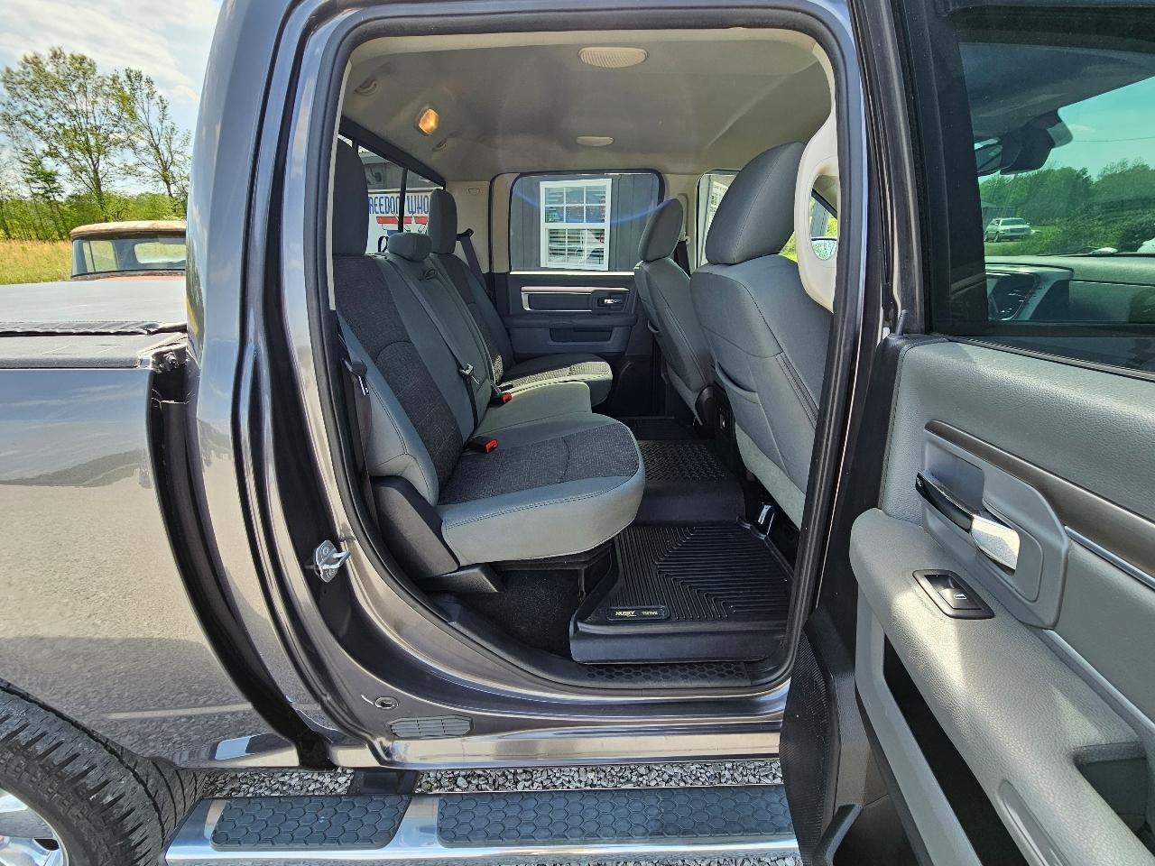 RAM 1500 Big Horn Crew Cab 4WD 2016