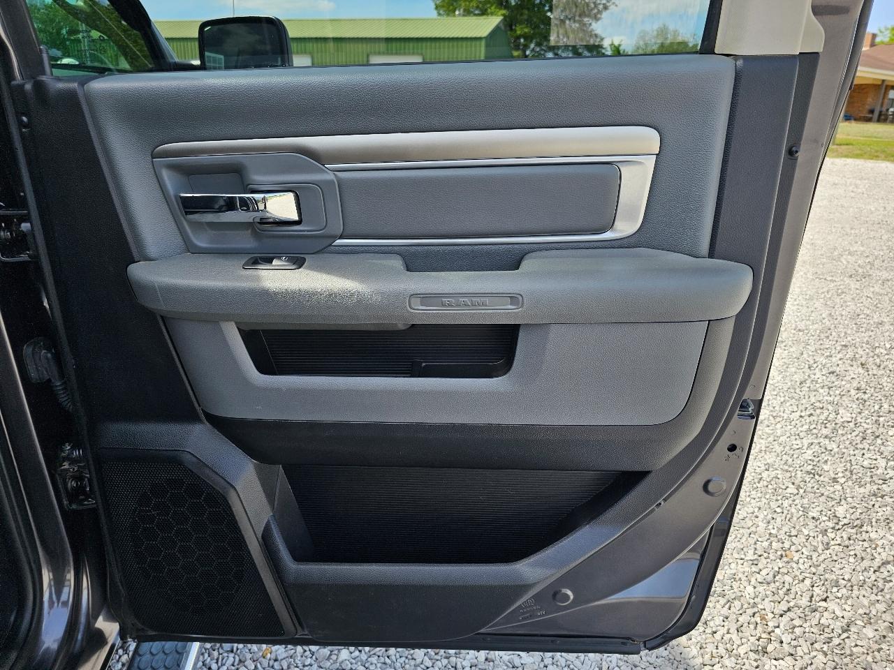 RAM 1500 Big Horn Crew Cab 4WD 2016