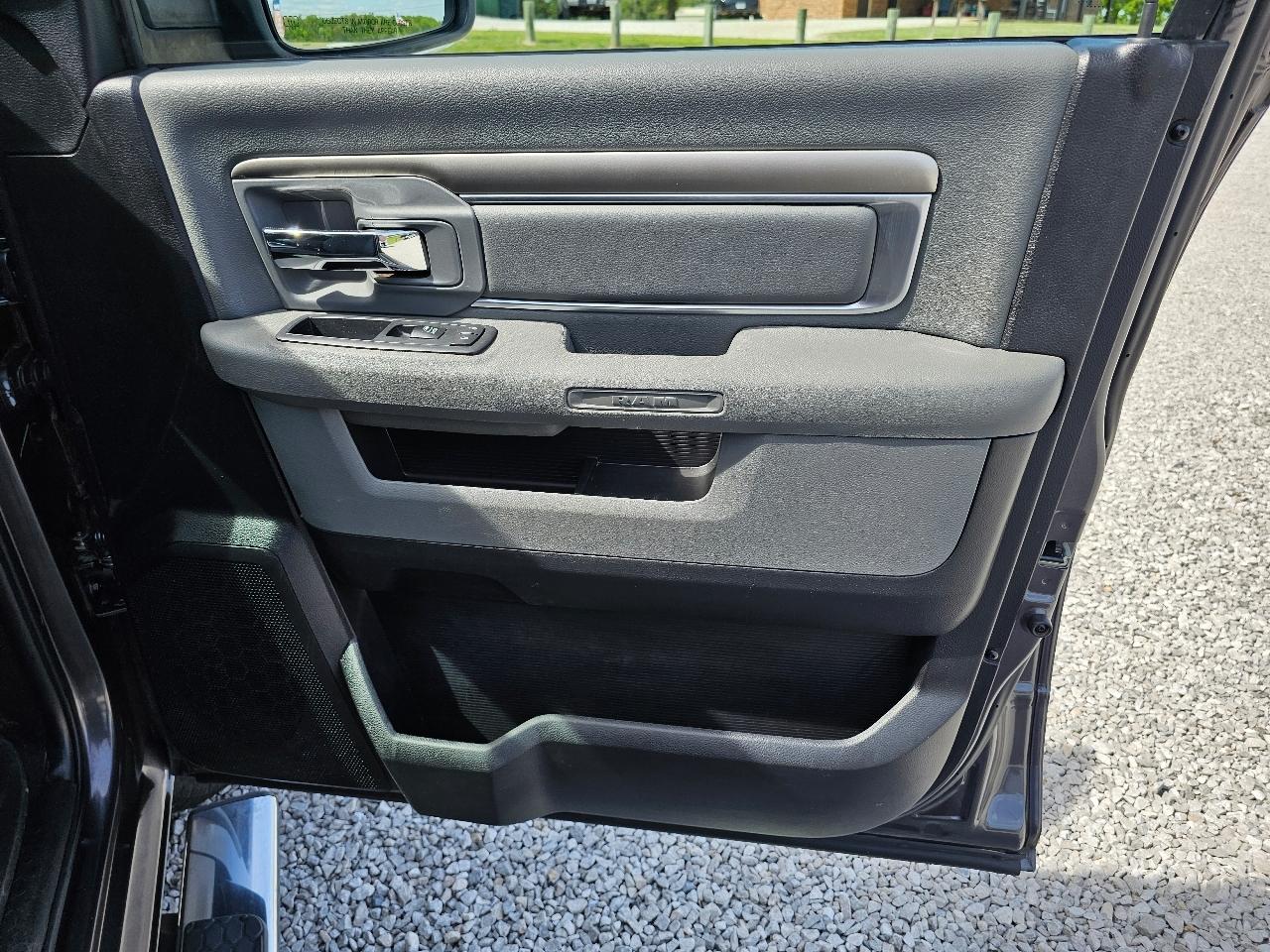 RAM 1500 Big Horn Crew Cab 4WD 2016