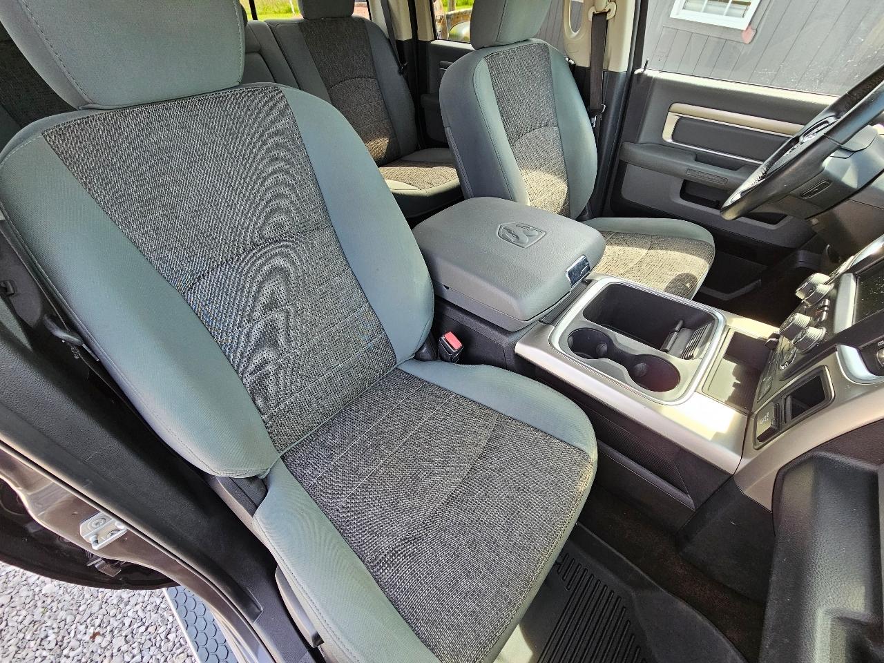 RAM 1500 Big Horn Crew Cab 4WD 2016