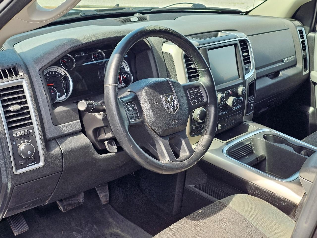 RAM 1500 Big Horn Crew Cab 4WD 2016