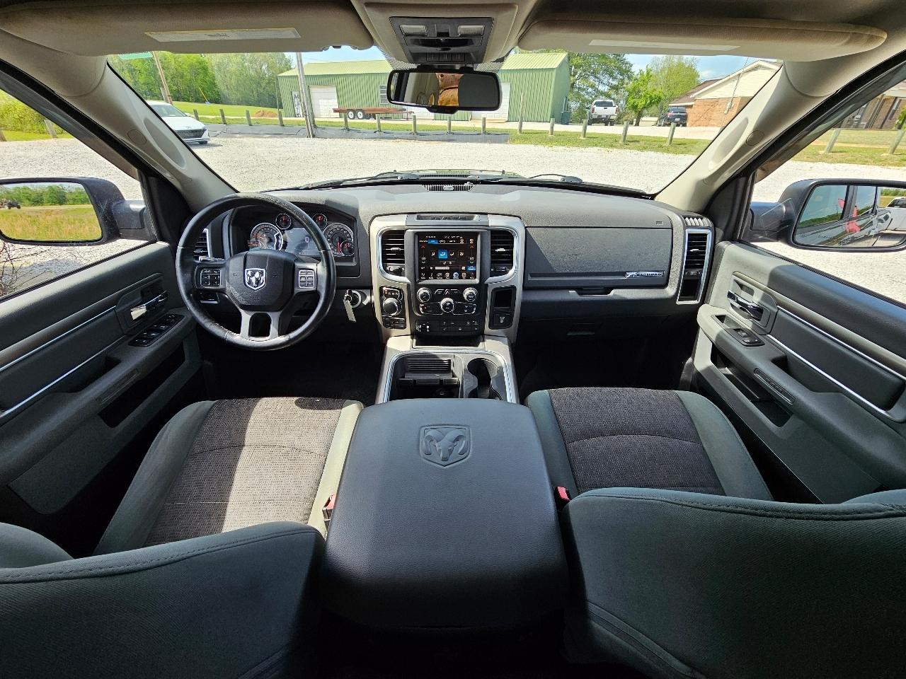 RAM 1500 Big Horn Crew Cab 4WD 2016