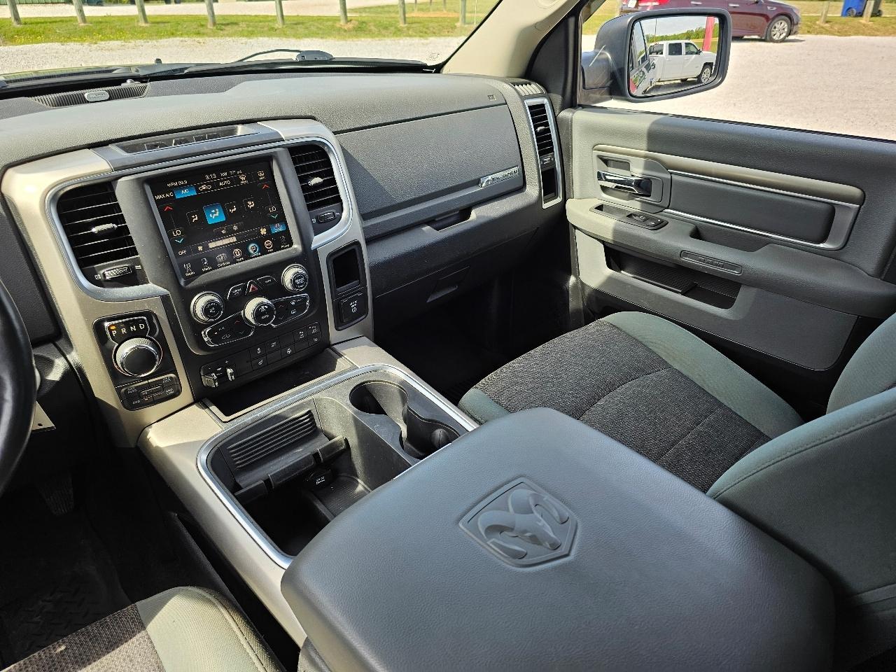 RAM 1500 Big Horn Crew Cab 4WD 2016