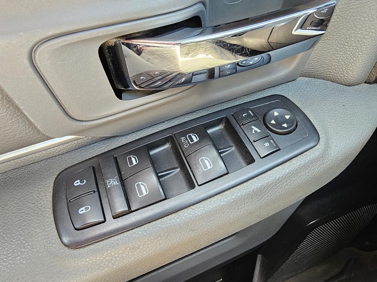 RAM 1500 Big Horn Crew Cab 4WD 2016