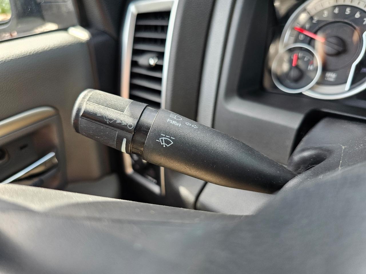 RAM 1500 Big Horn Crew Cab 4WD 2016