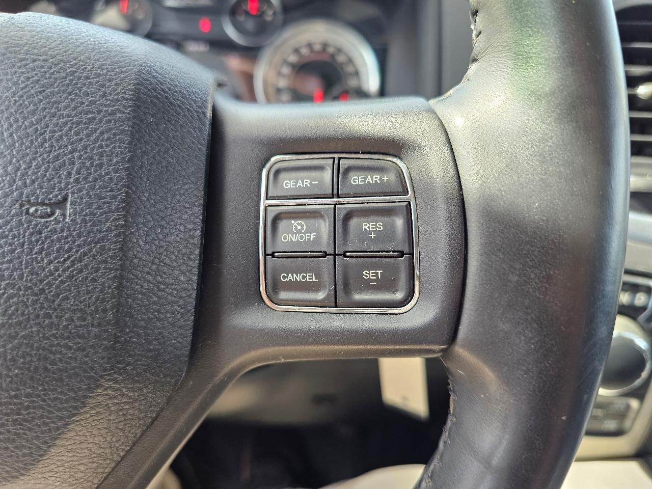 RAM 1500 Big Horn Crew Cab 4WD 2016