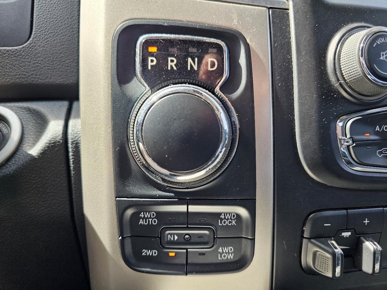 RAM 1500 Big Horn Crew Cab 4WD 2016