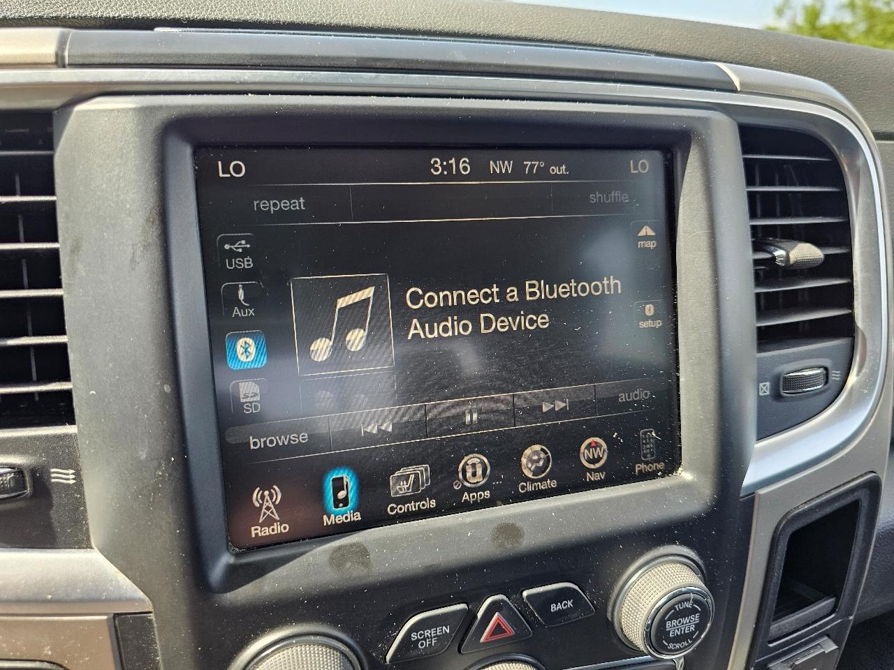 RAM 1500 Big Horn Crew Cab 4WD 2016