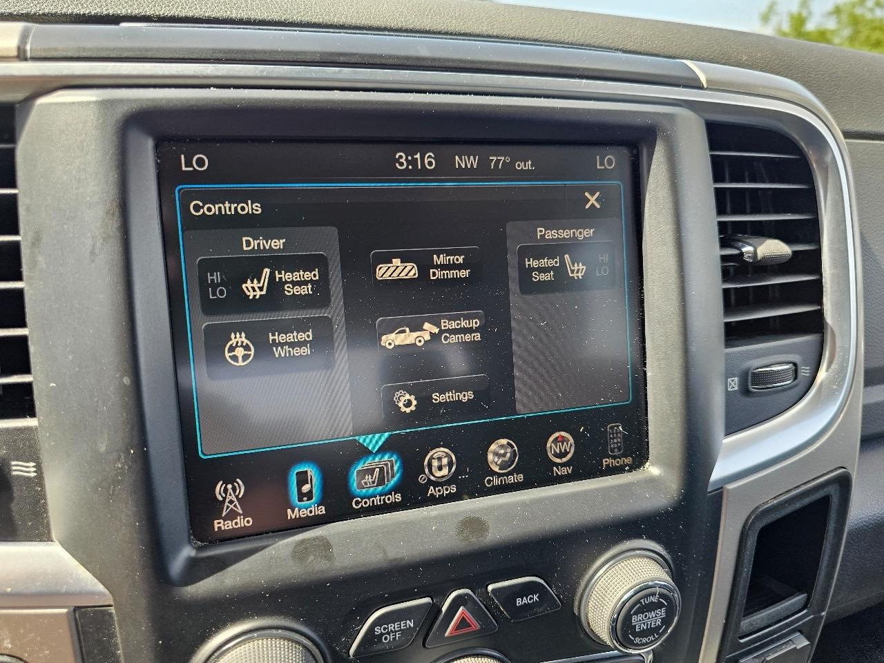 RAM 1500 Big Horn Crew Cab 4WD 2016