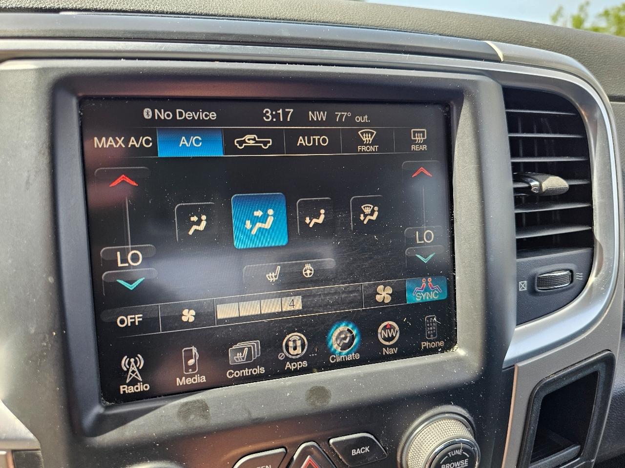 RAM 1500 Big Horn Crew Cab 4WD 2016