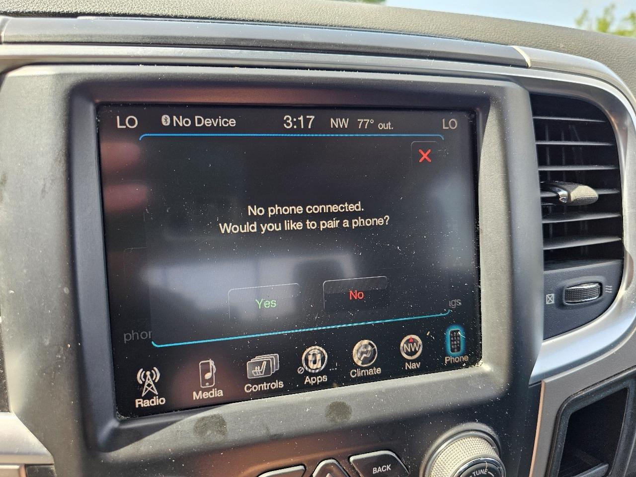 RAM 1500 Big Horn Crew Cab 4WD 2016