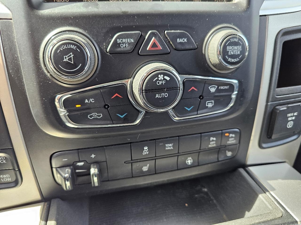 RAM 1500 Big Horn Crew Cab 4WD 2016