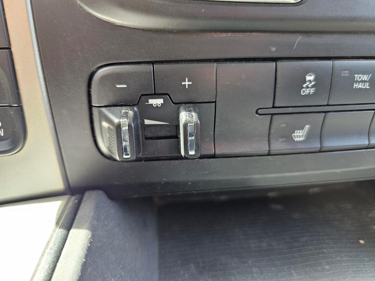 RAM 1500 Big Horn Crew Cab 4WD 2016