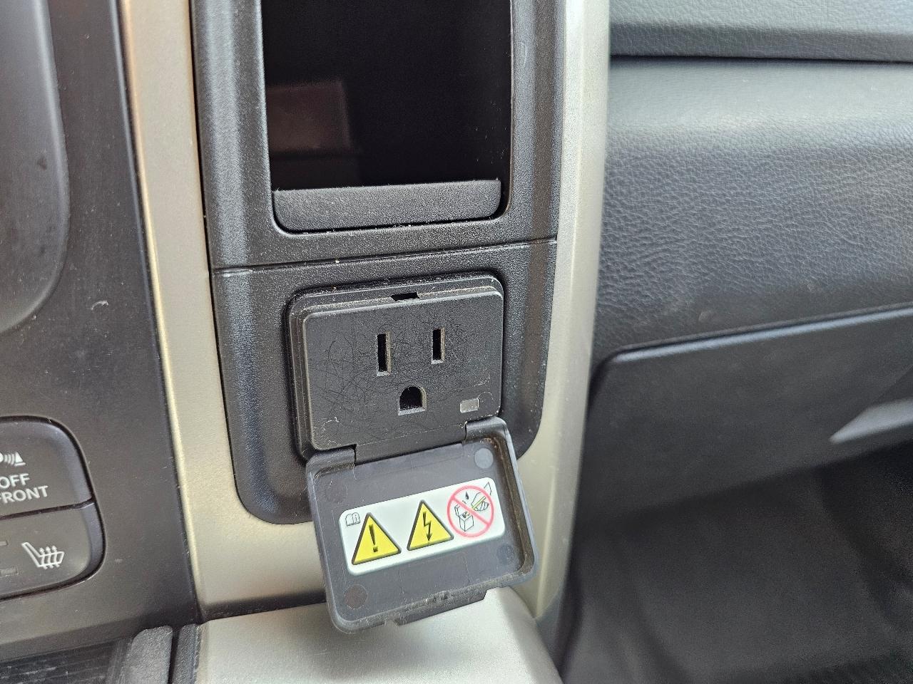 RAM 1500 Big Horn Crew Cab 4WD 2016