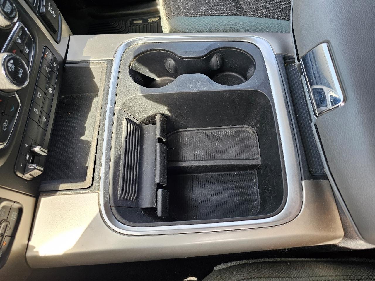 RAM 1500 Big Horn Crew Cab 4WD 2016