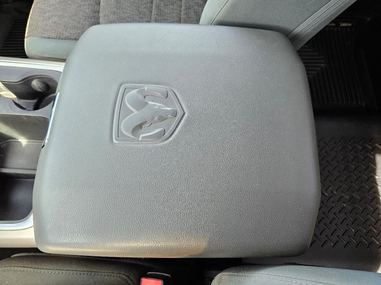 RAM 1500 Big Horn Crew Cab 4WD 2016