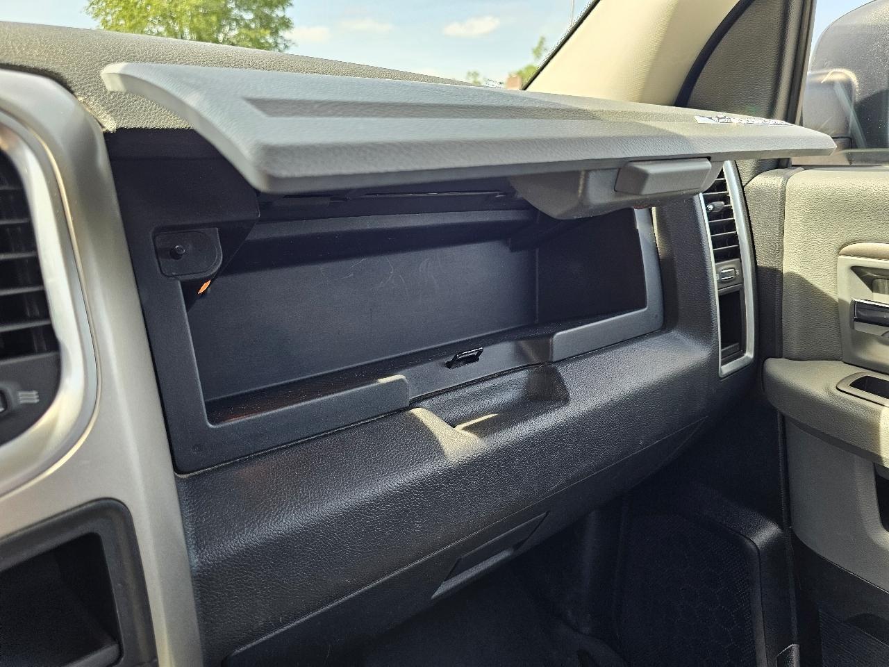 RAM 1500 Big Horn Crew Cab 4WD 2016