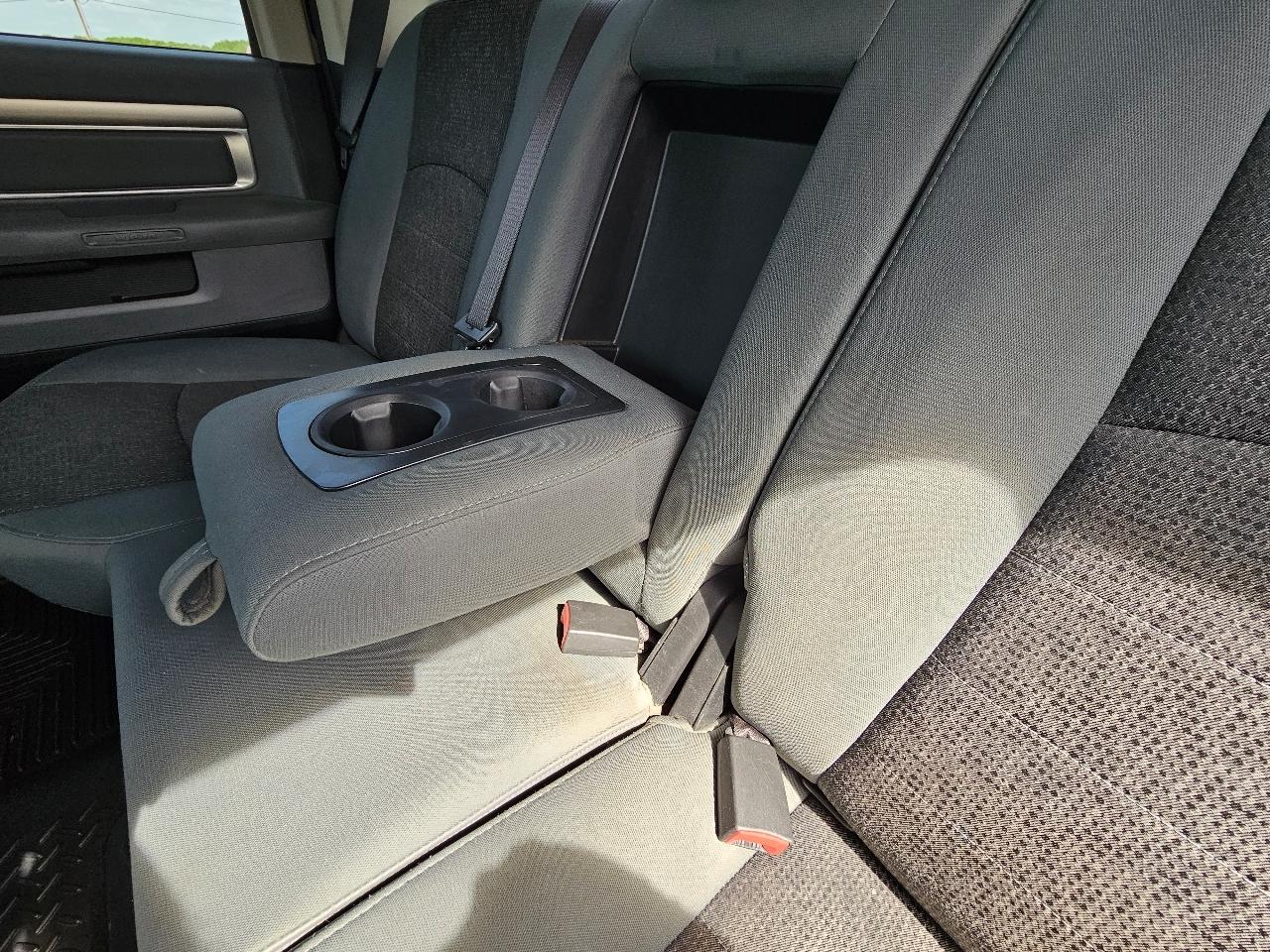 RAM 1500 Big Horn Crew Cab 4WD 2016