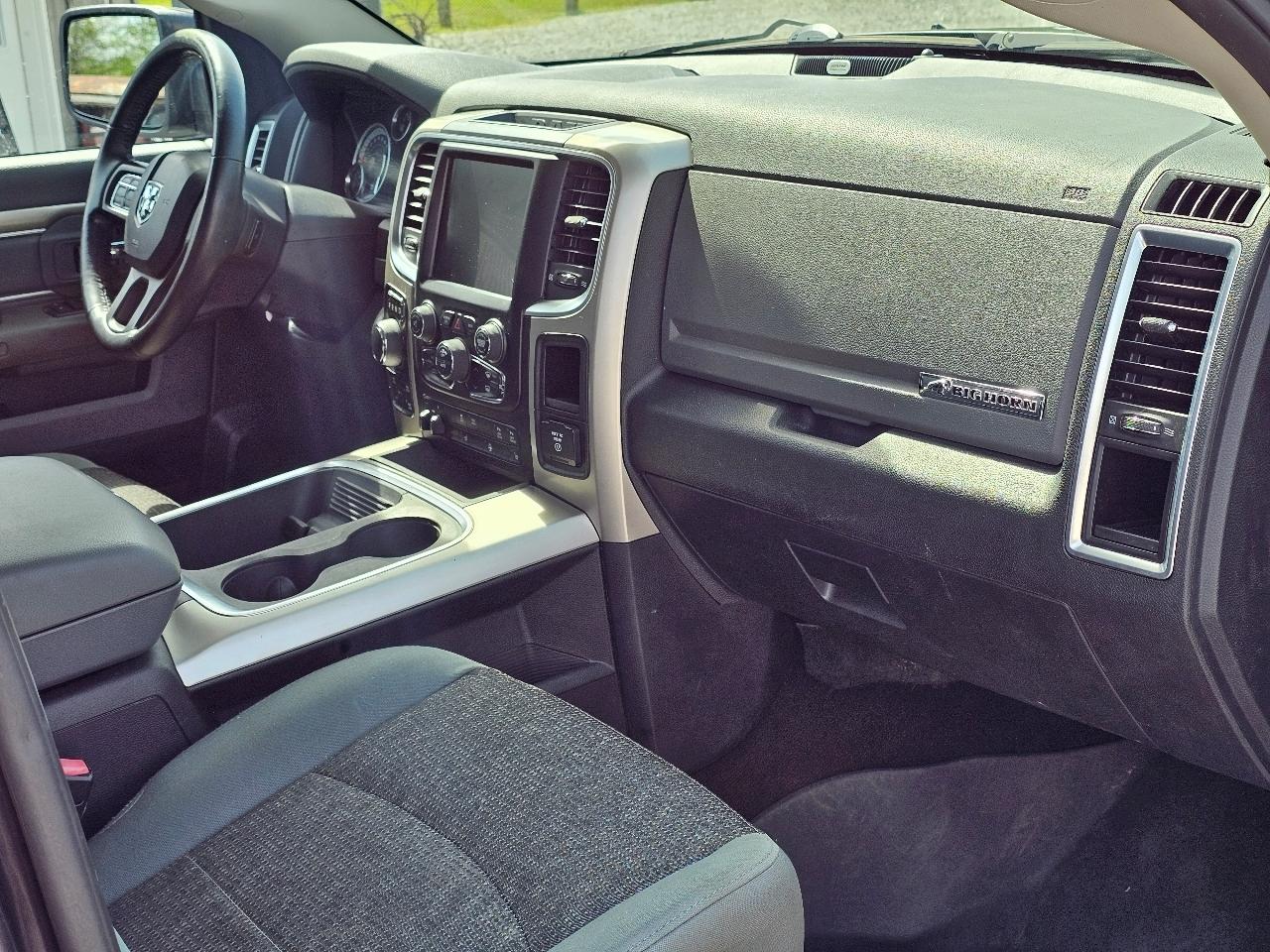 RAM 1500 Big Horn Crew Cab 4WD 2016