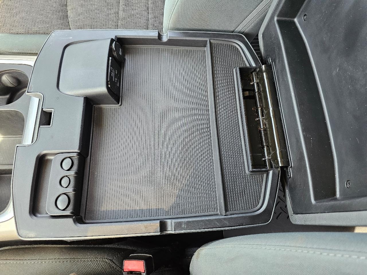 RAM 1500 Big Horn Crew Cab 4WD 2016