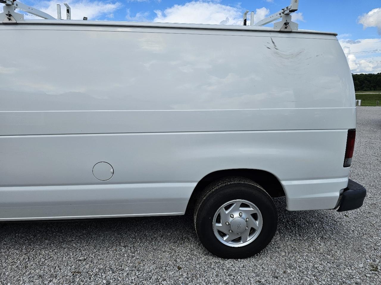 Ford Econoline E-150 2011