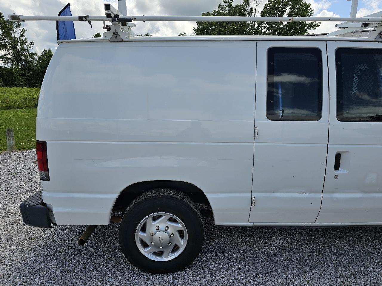 Ford Econoline E-150 2011