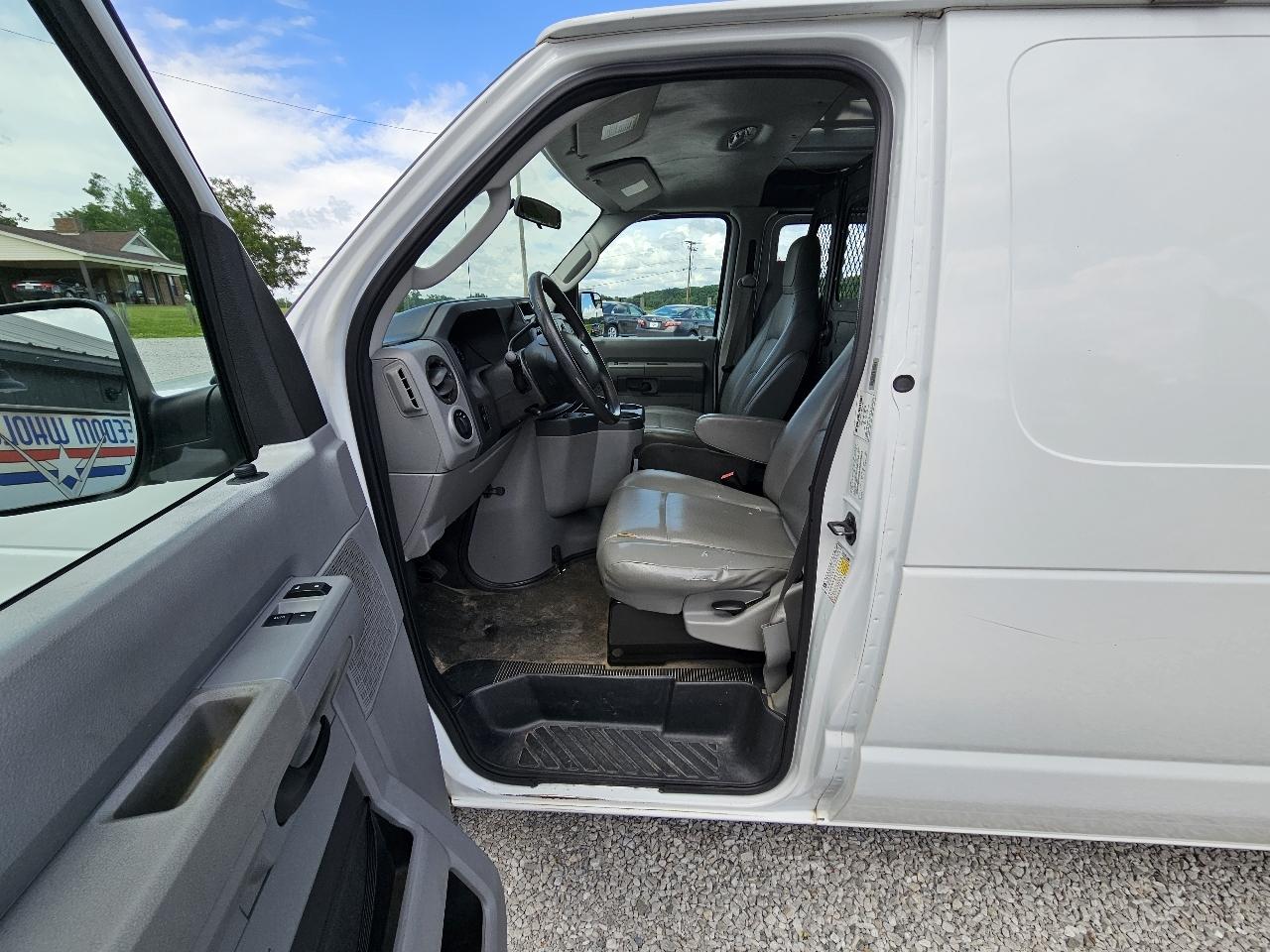 Ford Econoline E-150 2011