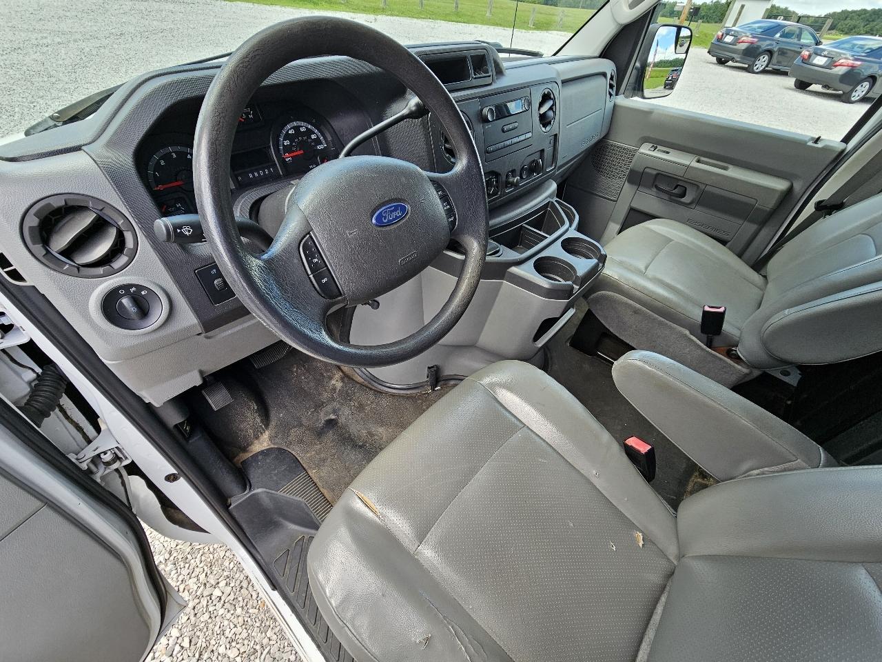 Ford Econoline E-150 2011