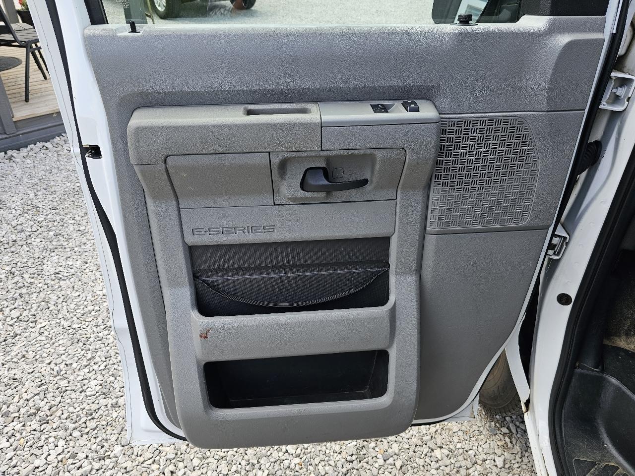 Ford Econoline E-150 2011