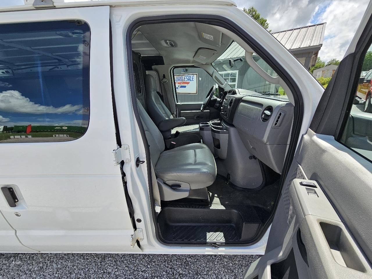 Ford Econoline E-150 2011