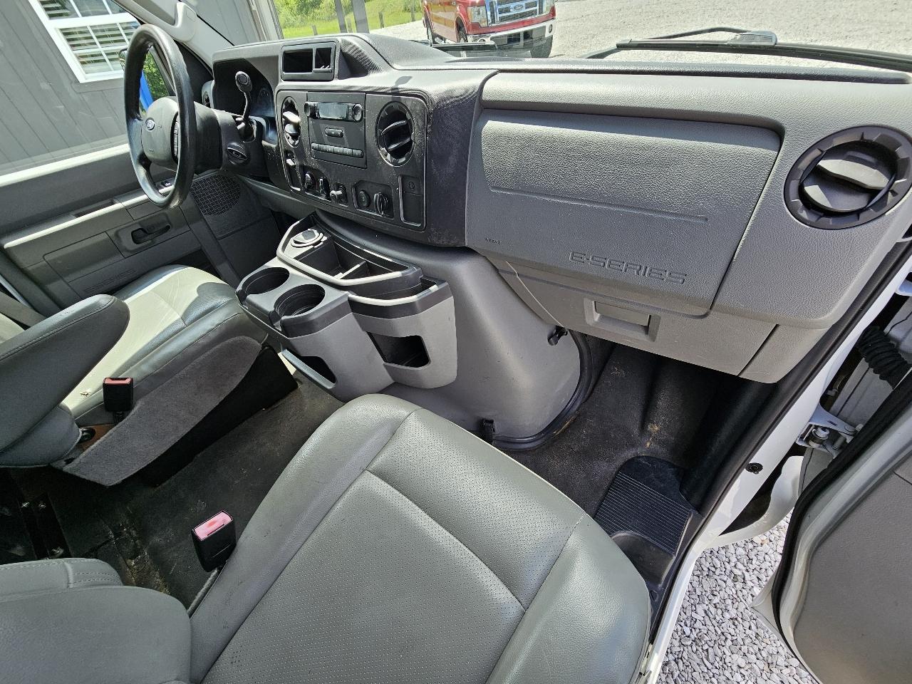 Ford Econoline E-150 2011