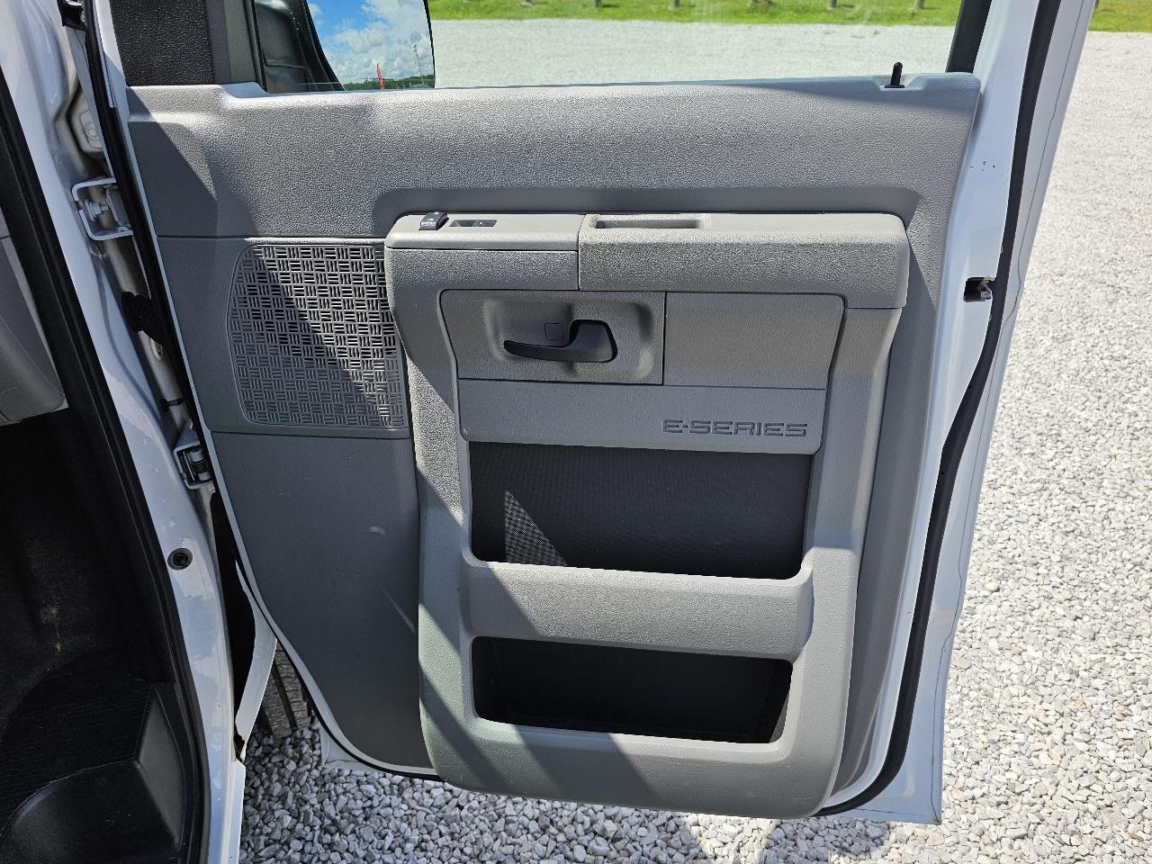 Ford Econoline E-150 2011