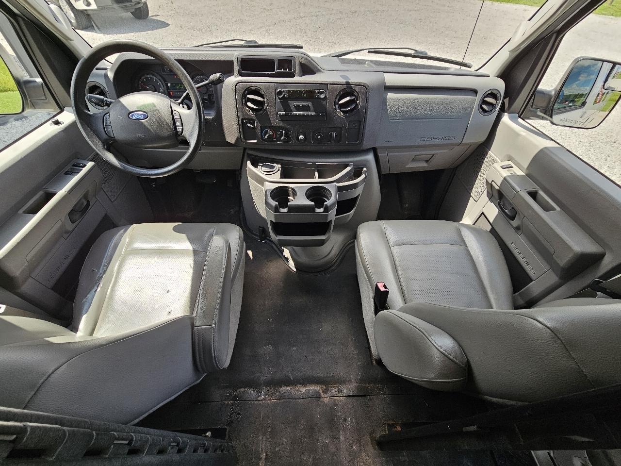 Ford Econoline E-150 2011