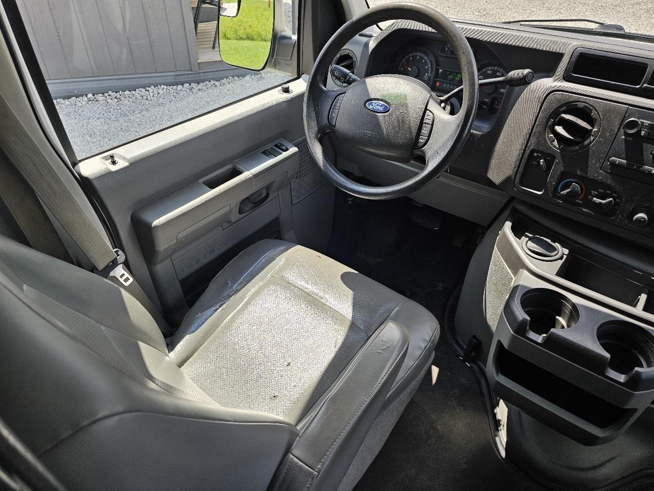Ford Econoline E-150 2011