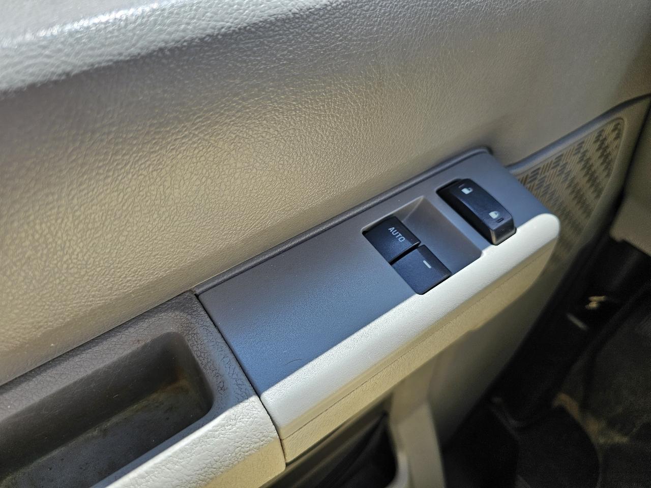 Ford Econoline E-150 2011