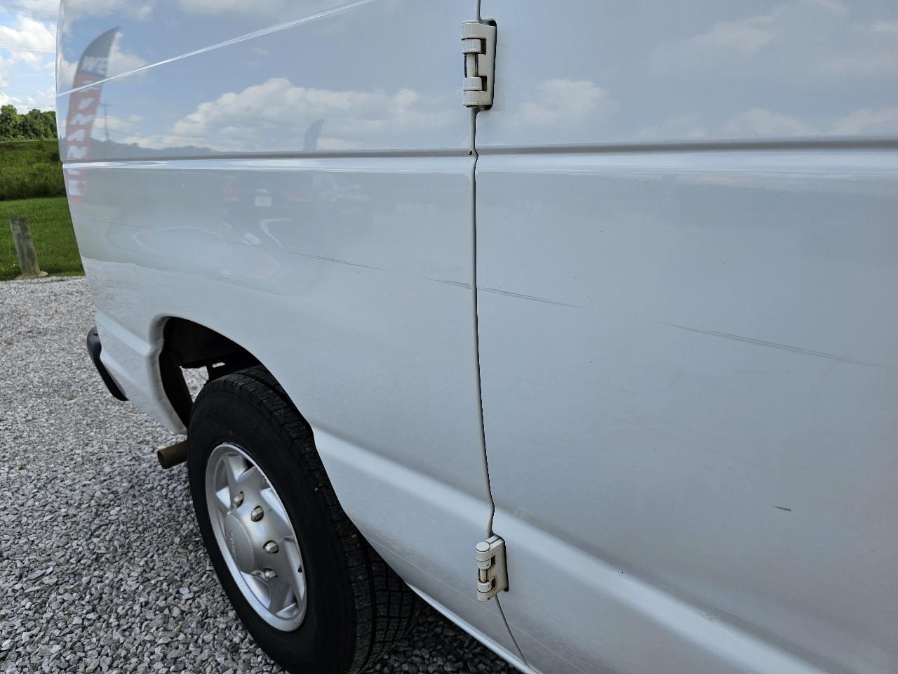 Ford Econoline E-150 2011