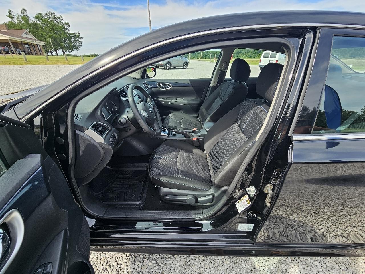 Nissan Sentra SR 4D Sedan 2019
