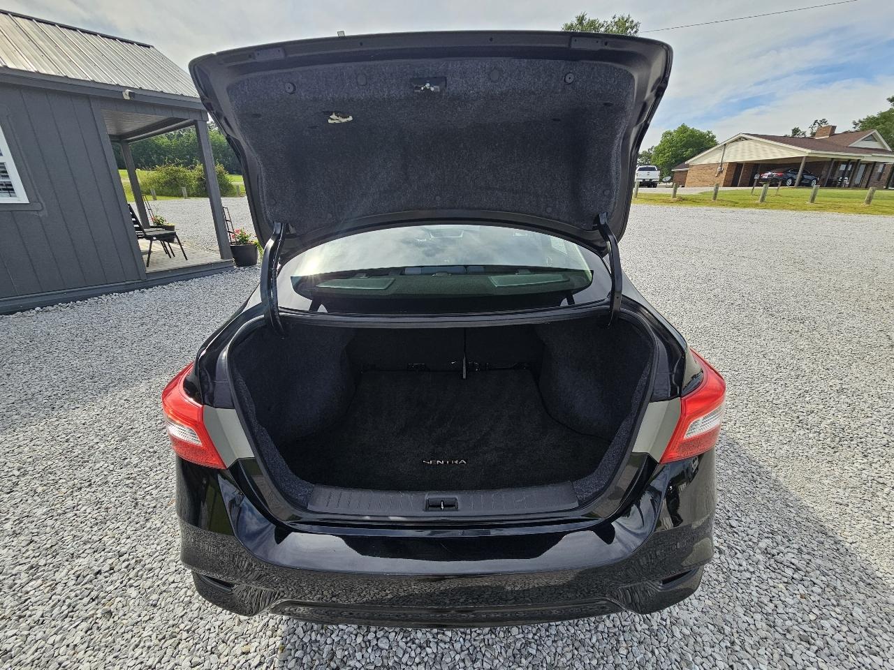 Nissan Sentra SR 4D Sedan 2019