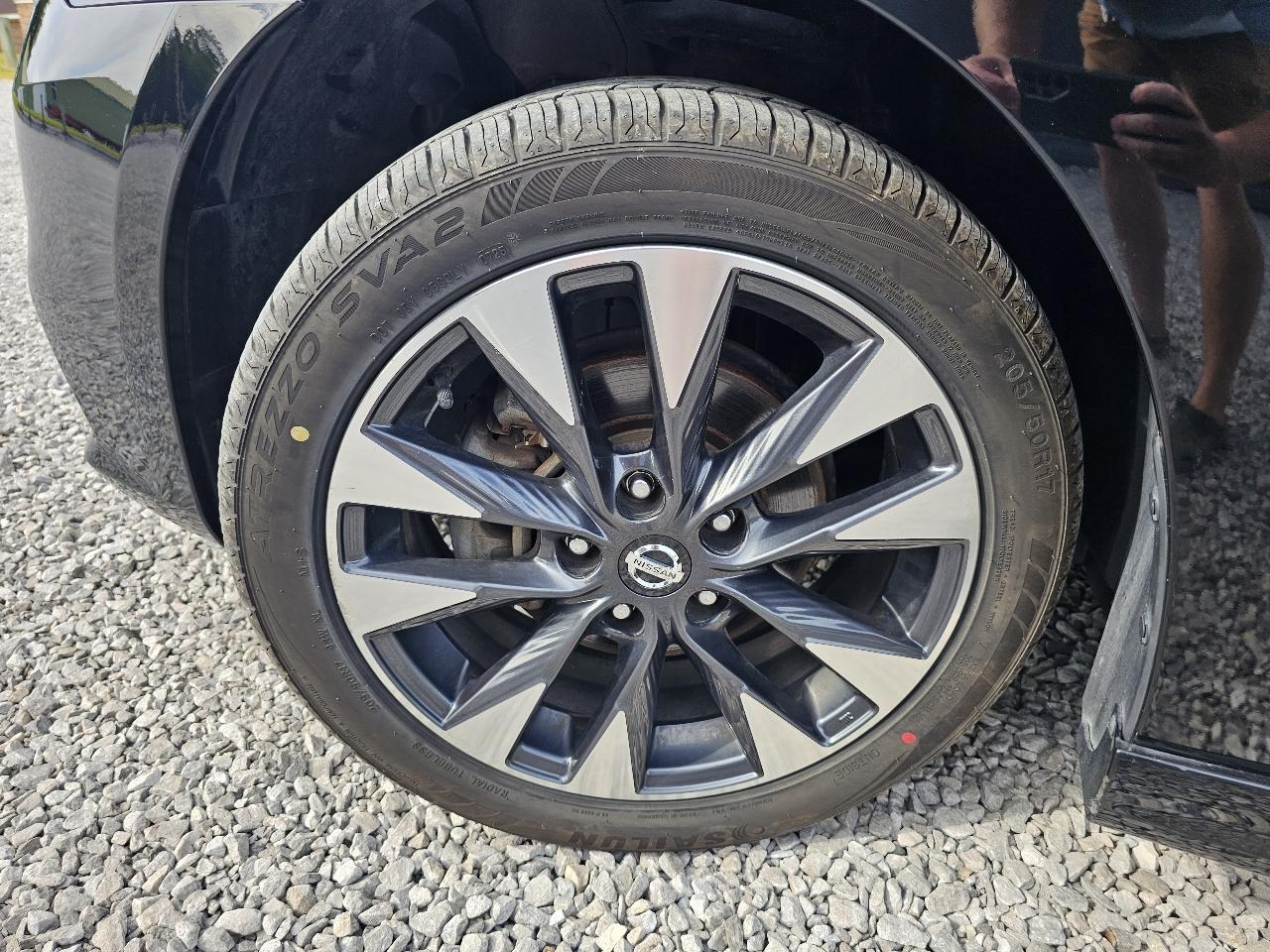 Nissan Sentra SR 4D Sedan 2019