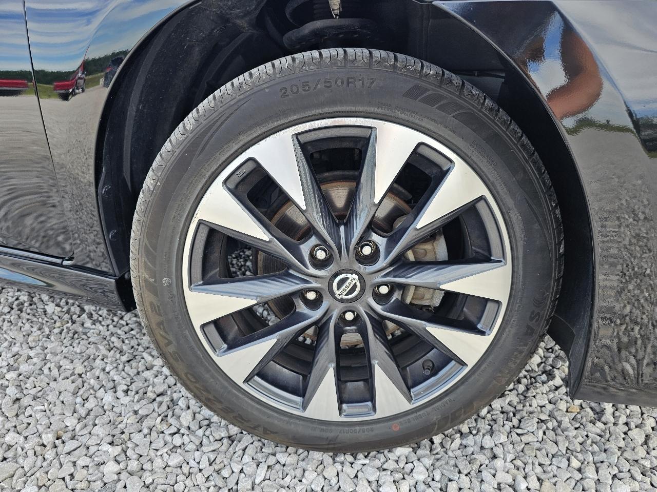 Nissan Sentra SR 4D Sedan 2019