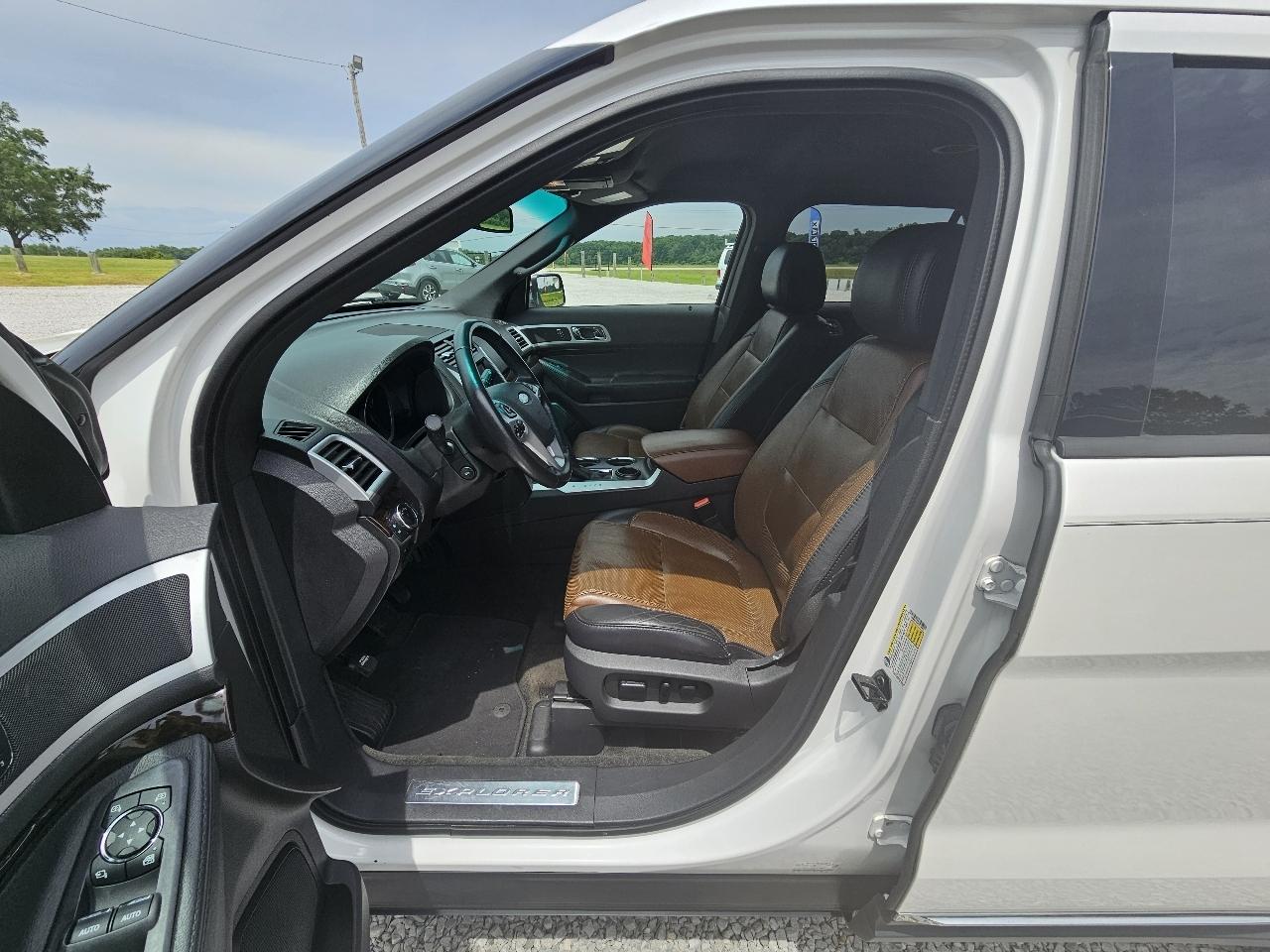 Ford Explorer Limited FWD 2012
