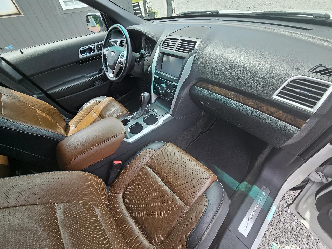 Ford Explorer Limited FWD 2012