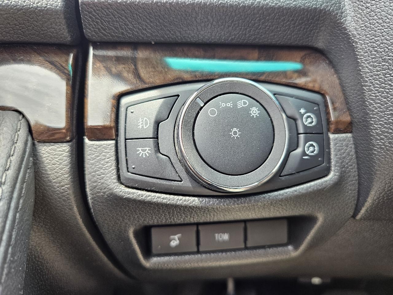 Ford Explorer Limited FWD 2012