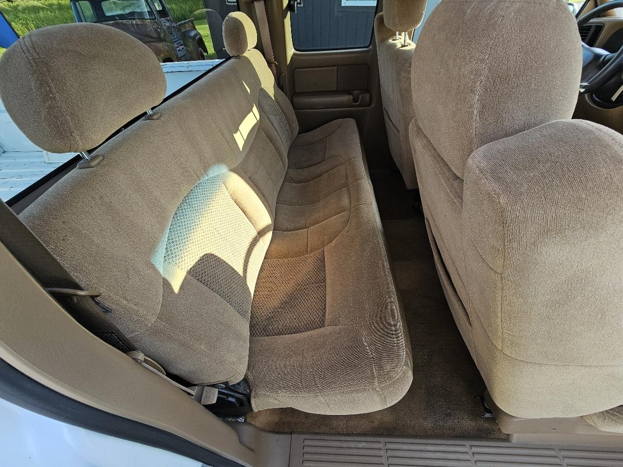 Chevrolet Silverado 1500 LS Ext. Cab 2WD 2000