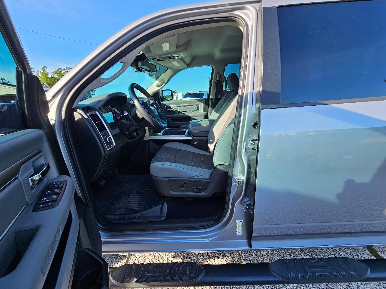 RAM 1500 Classic Big Horn 4x4 Crew Cab 5'7" Box 2019