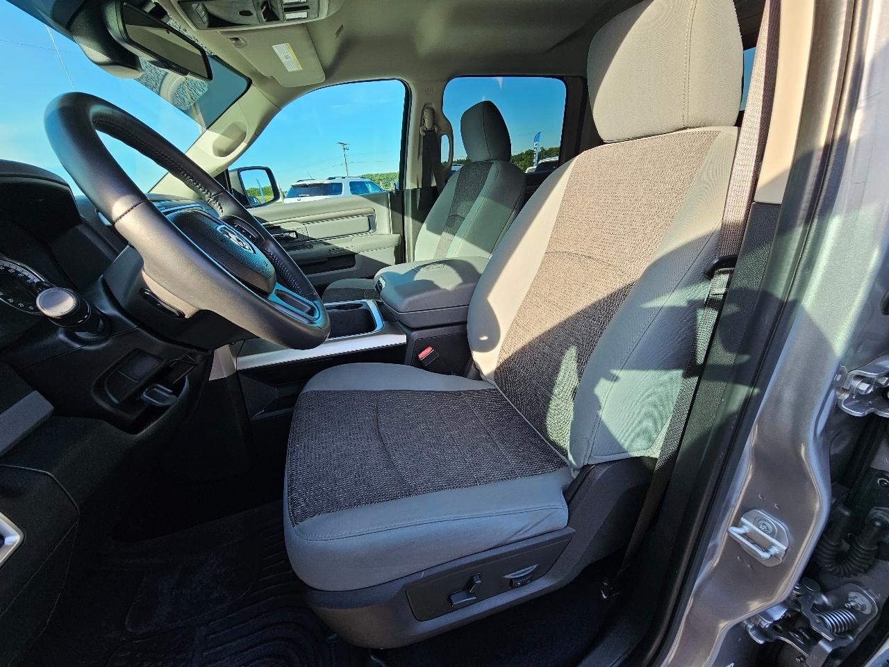 RAM 1500 Classic Big Horn 4x4 Crew Cab 5'7" Box 2019