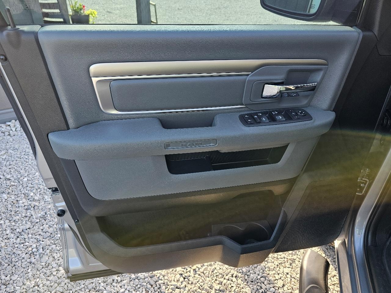 RAM 1500 Classic Big Horn 4x4 Crew Cab 5'7" Box 2019